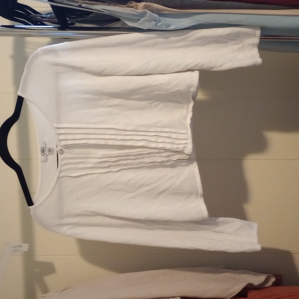 White CATO top size large